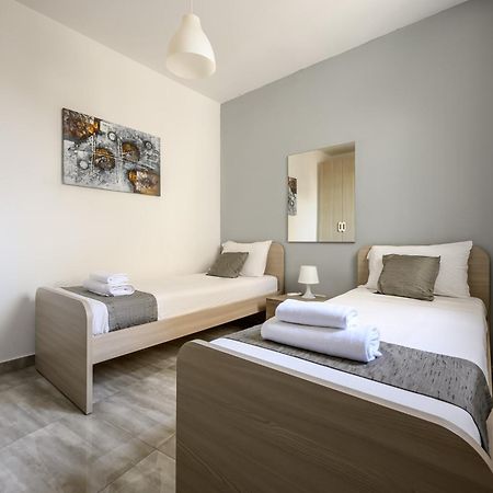 F11 Room 2, Private Room Two Single Beds Shared Bathroom In Shared Flat Msida Exterior foto