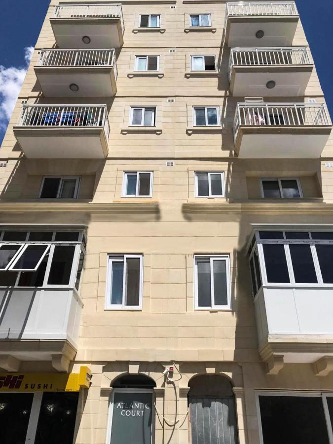 F11 Room 2, Private Room Two Single Beds Shared Bathroom In Shared Flat Msida Exterior foto