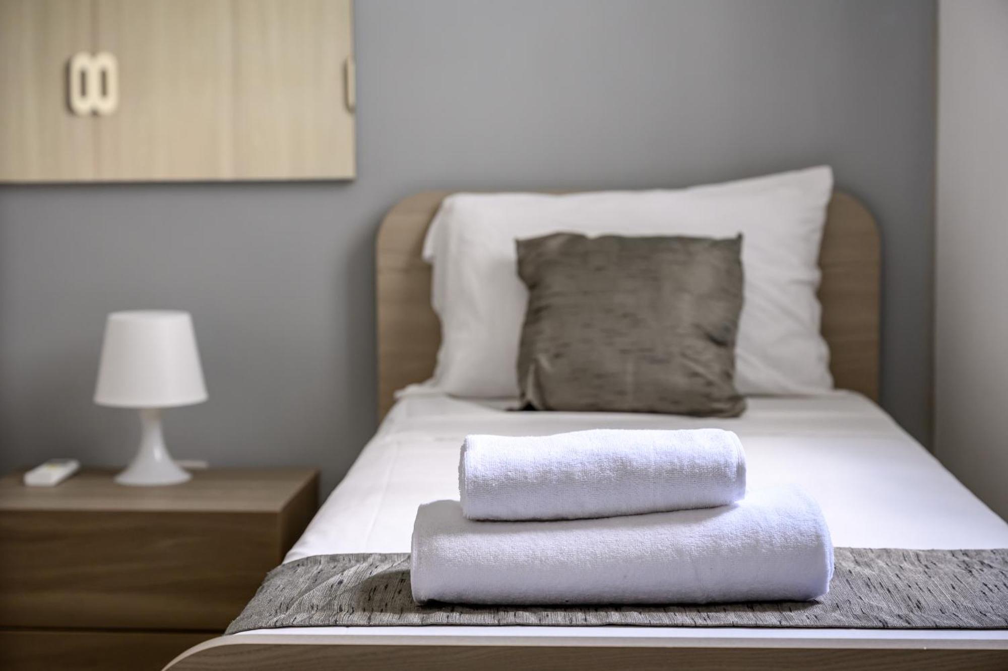F11 Room 2, Private Room Two Single Beds Shared Bathroom In Shared Flat Msida Exterior foto