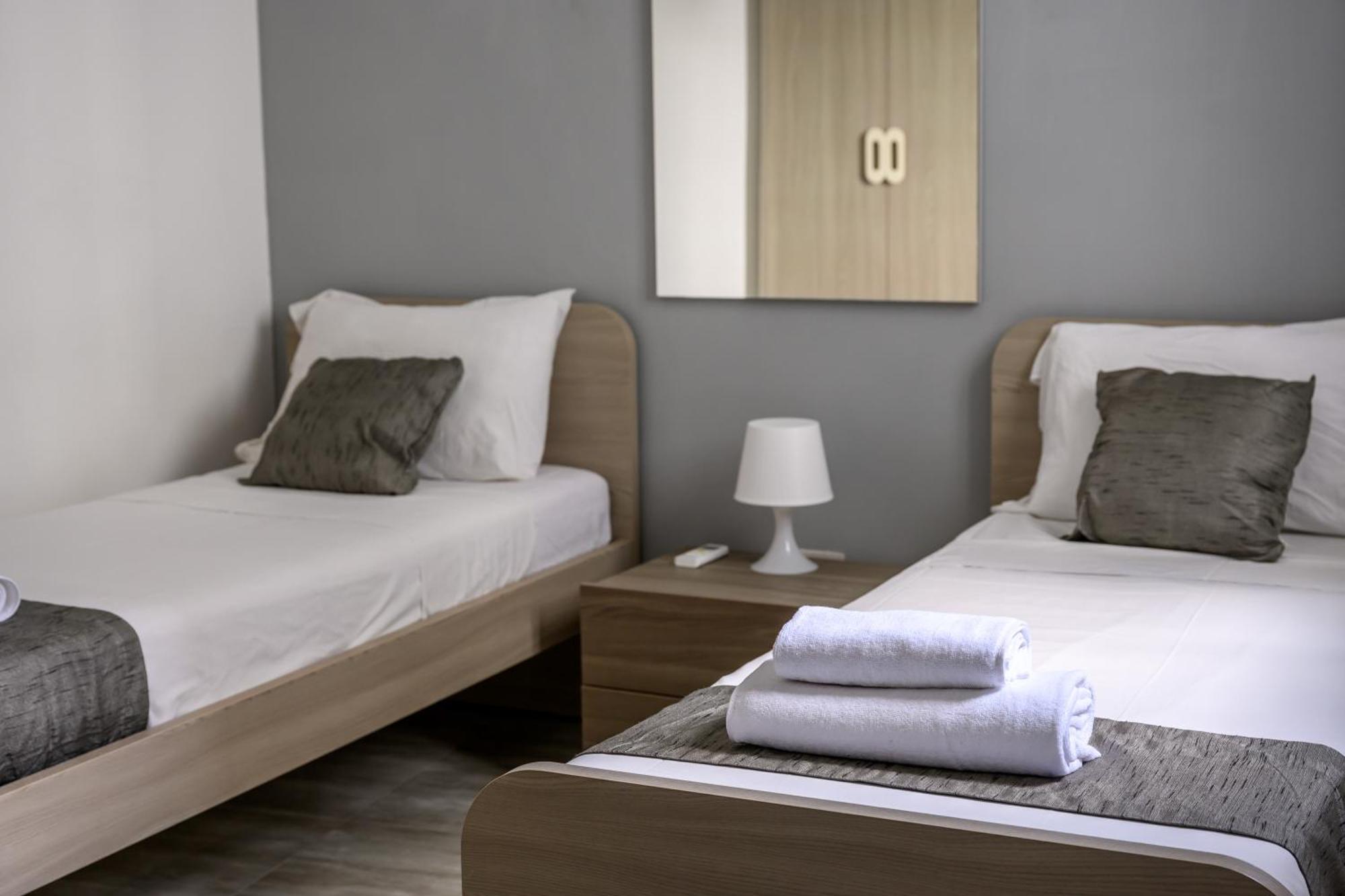F11 Room 2, Private Room Two Single Beds Shared Bathroom In Shared Flat Msida Exterior foto